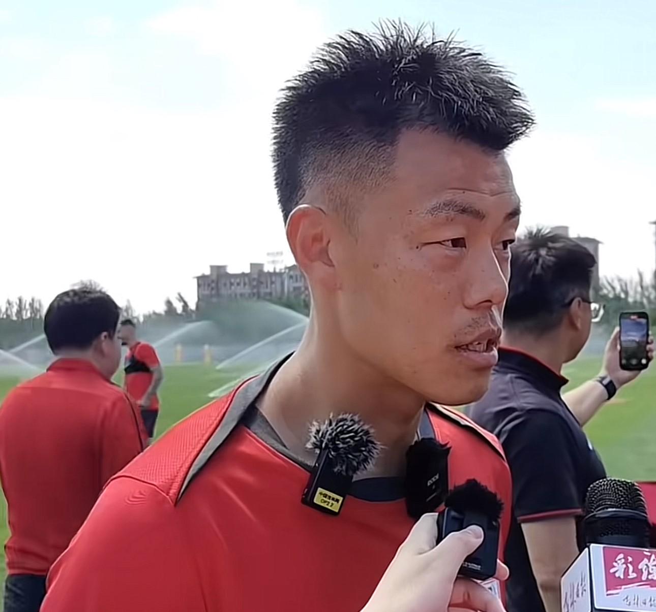 英超百球俱乐部成员名单及职业生涯回顾